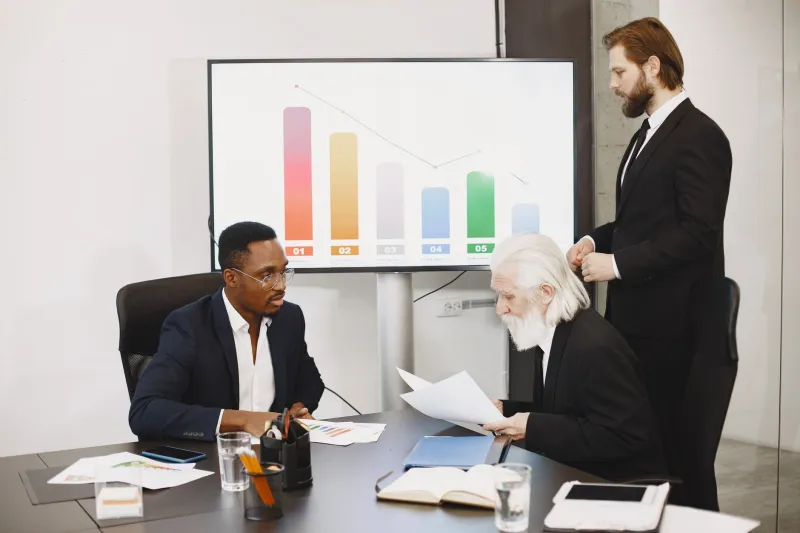Guidance as a Weapon: How Market Leaders Turn Earnings Communications Into a Valuation Advantage