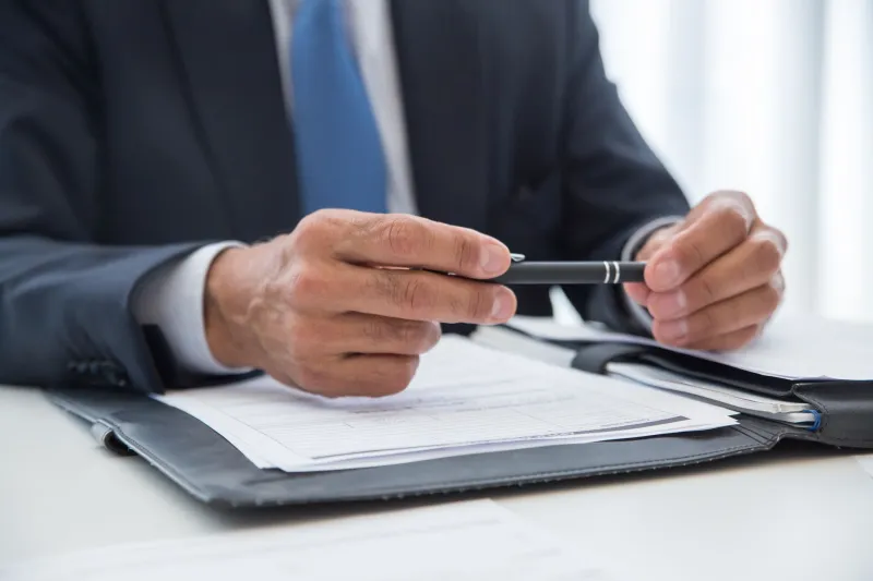 Strategic Opacity: How Sophisticated Companies Use Selective Disclosure to Dominate Valuation Conversations